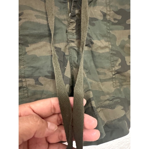 a.n.a  Womens Camo Cargo Shorts Size 10 Elastic Waist Drawstring Pockets - Picture 3 of 6